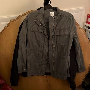 Dark green gap utility jacket.  Women size small. Never worn. No tags